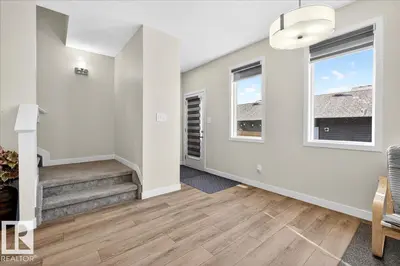 Interior photo 2 of 5315 22 AV SW
