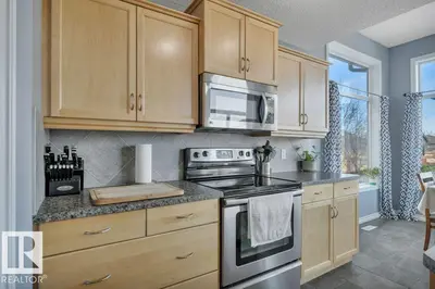 Interior photo 4 of 264 SOUTHWICK ST