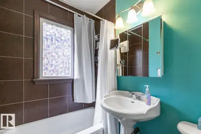 Interior photo 4 of 9908 87 AV NW