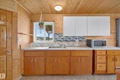 Interior photo 4 of 11517 TWP RD 541A