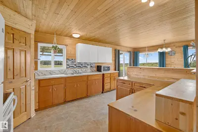 Interior photo 3 of 11517 TWP RD 541A