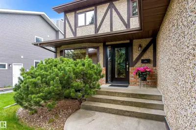 Interior photo 1 of 4711 WHITEMUD RD NW