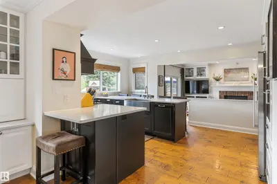 Interior photo 2 of 4711 WHITEMUD RD NW