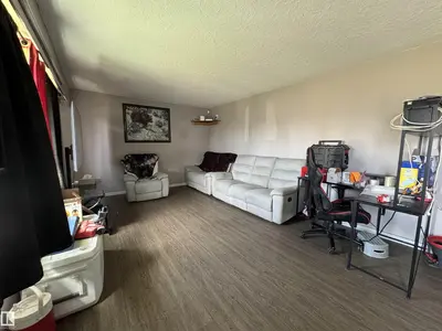 Interior photo 1 of 5026 48 AV