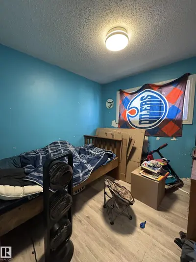 Interior photo 3 of 5026 48 AV