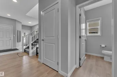 Interior photo 4 of 4135 HAWTHORN CT SW