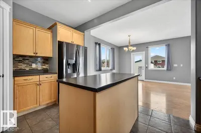 Interior photo 2 of 40 WILLOWDALE PL