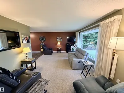 Interior photo 1 of 5622 52 AV