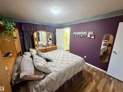 Interior photo 4 of 5622 52 AV