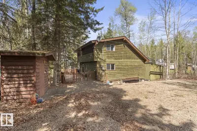 Interior photo 1 of 402, 11121 TWP ROAD 595