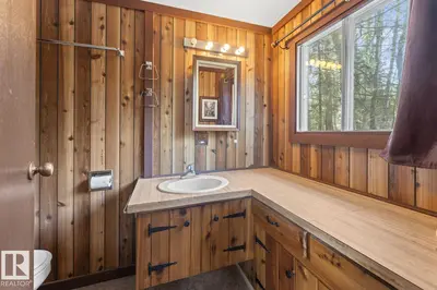 Interior photo 4 of 402, 11121 TWP ROAD 595