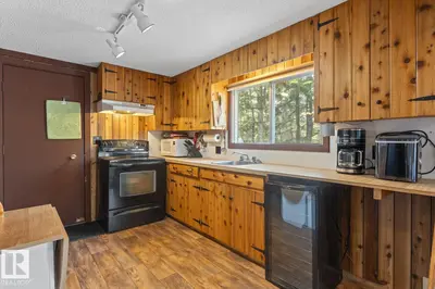 Interior photo 3 of 402, 11121 TWP ROAD 595