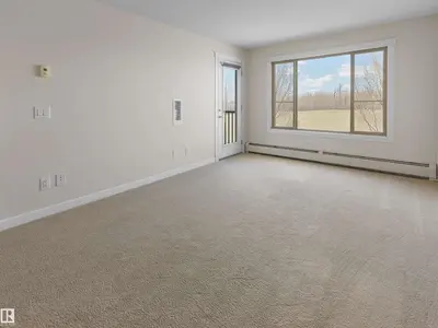 Interior photo 4 of #214 3715 WHITELAW LN NW