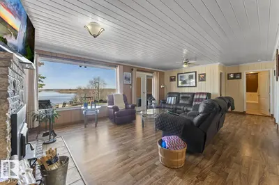 Interior photo 2 of 512 60017 RNG ROAD 110 A
