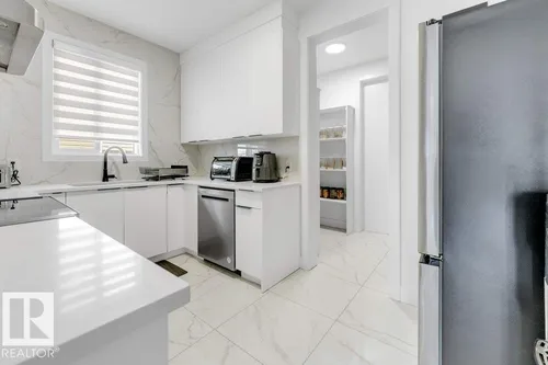 424 33 AV NW, Edmonton - $1,299,000