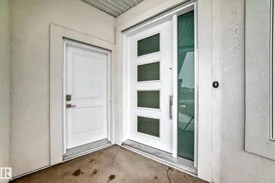 Interior photo 1 of 