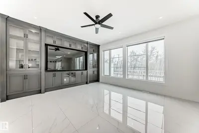 Interior photo 4 of 