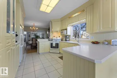Interior photo 2 of 607 LAKESHORE DR