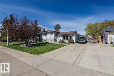 Interior photo 1 of 9504 96 ST