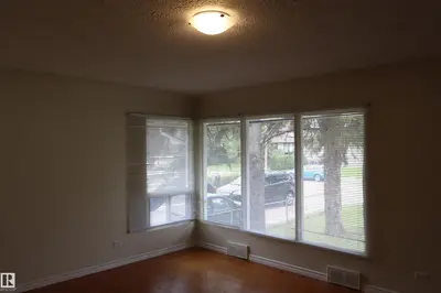 Interior photo 4 of 