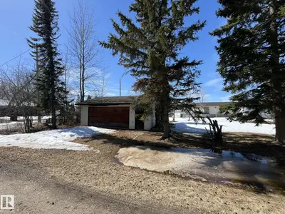 Interior photo 4 of 4901 50 Ave