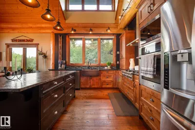 Interior photo 4 of 