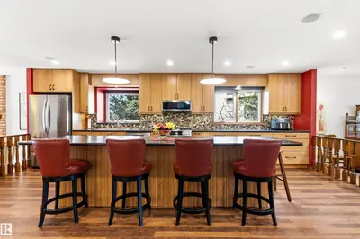 Interior photo 3 of 7 WESTVIEW PL