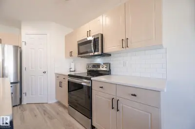 Interior photo 4 of 2928 25 ST NW