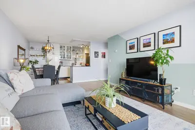 Interior photo 3 of #1513 13910 STONY PLAIN RD NW