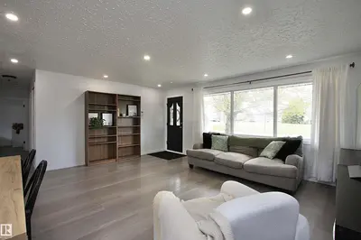 Interior photo 4 of 13312 137 ST NW
