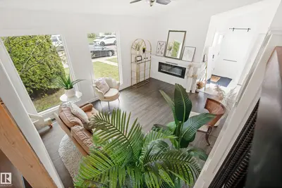 Interior photo 2 of 4326 37 ST NW