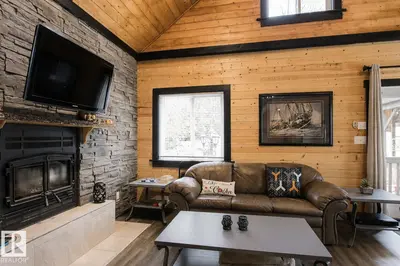 Interior photo 4 of 
