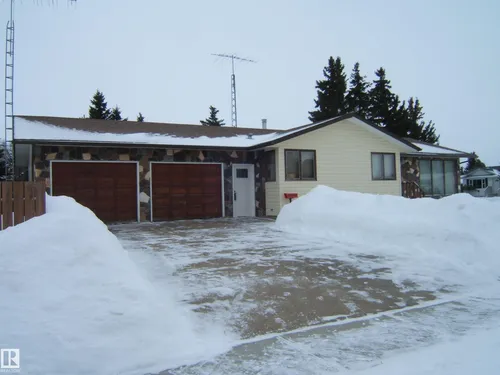 5821 49A ST, Vegreville - $279,000