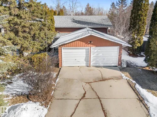 11520 33A AV NW, Edmonton - $399,900