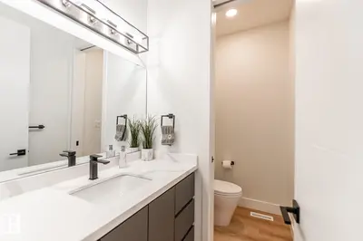 Interior photo 4 of 11445 79 AV NW