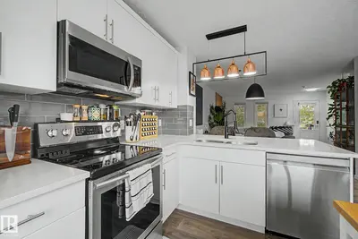 Interior photo 4 of 385 ORCHARDS BV SW