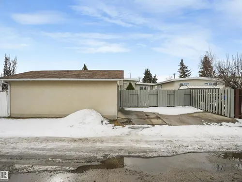 8608 137Ave AV NW, Edmonton - $425,000