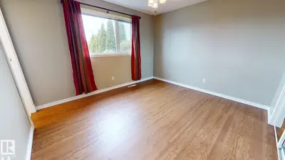 Interior photo 4 of 