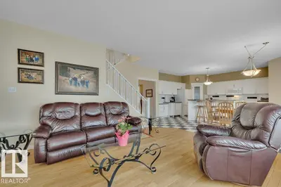 Interior photo 2 of 1957 TOMLINSON SQUARE SQ NW