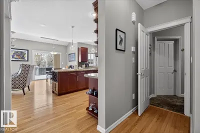 Photo 2 of 942 CHAHLEY CR NW