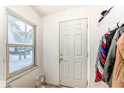 15515 92A AV NW, Edmonton - $379,900