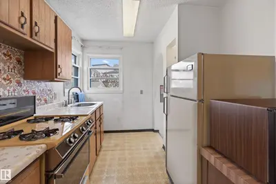 Interior photo 2 of 15406 94A AV NW