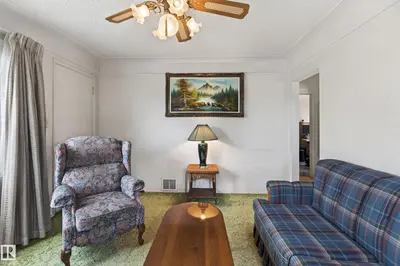 Interior photo 4 of 15406 94A AV NW