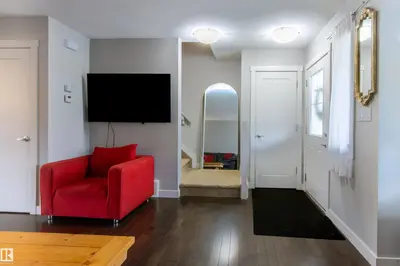 Interior photo 2 of 136 CY BECKER BV NW