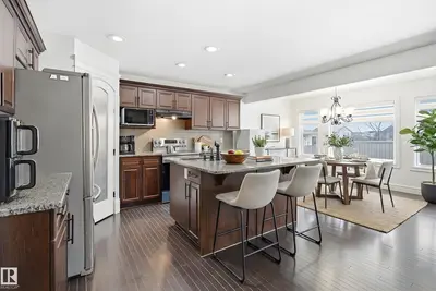 Interior photo 2 of 469 Ainslie Crescent SW SW