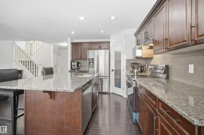 Interior photo 4 of 469 Ainslie Crescent SW SW