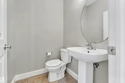 Interior photo 4 of 6159 12 AV SW