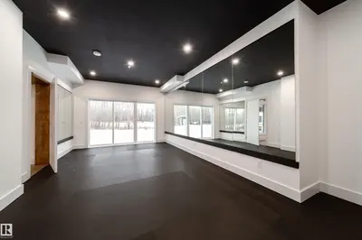 Interior photo 4 of 
