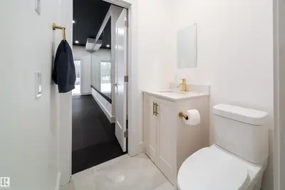 Interior photo 3 of 