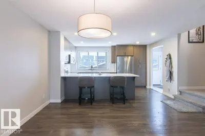 Interior photo 2 of 215 SOUTHFORK DR
